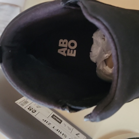 ABEO MXV Shift Zip new black suede and leather, size 7, bootie. - Picture 4 of 6